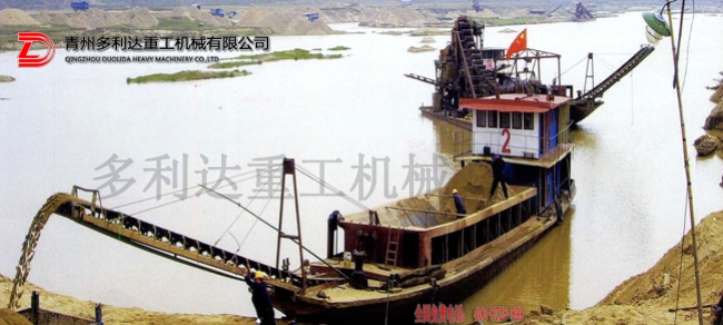 运沙船工作场景