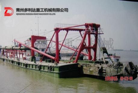 绞吸式挖泥船